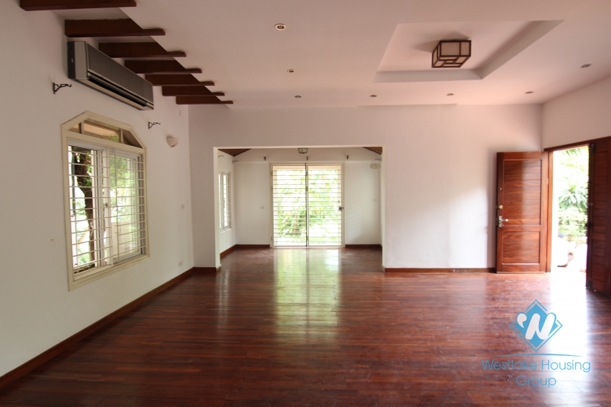Big house with nice garden for rent in Tay Ho, Ha Noi